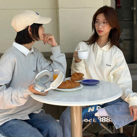 Kết hợp áo sweater đơn giản với quần jean cho người dáng tam giác ngược
