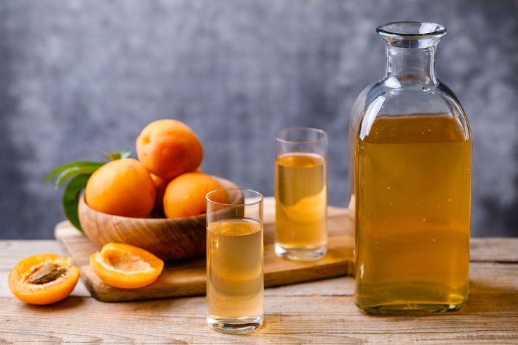 Quả mơ vàng mọng nước thể hiện sắc vàng mơ ấm áp tự nhiên
